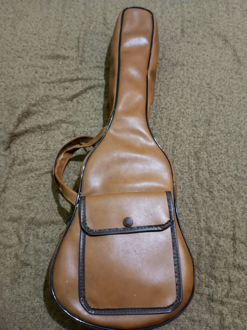 Aja Moana quality ukulele with soft leather case (Category: Musical Instruments) located in Quezon City. Submitted by markgolveo (Listing ID 1306545627, Image 2). Description: Aja Moana quality ukulele with soft leather case.