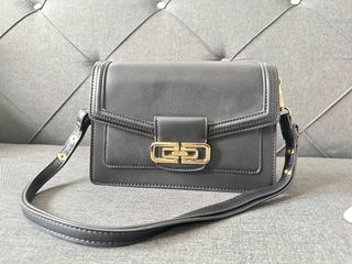 (Category: ) located in . Submitted by annwardrobe (Listing ID 1306627350, Image 1). Description: .