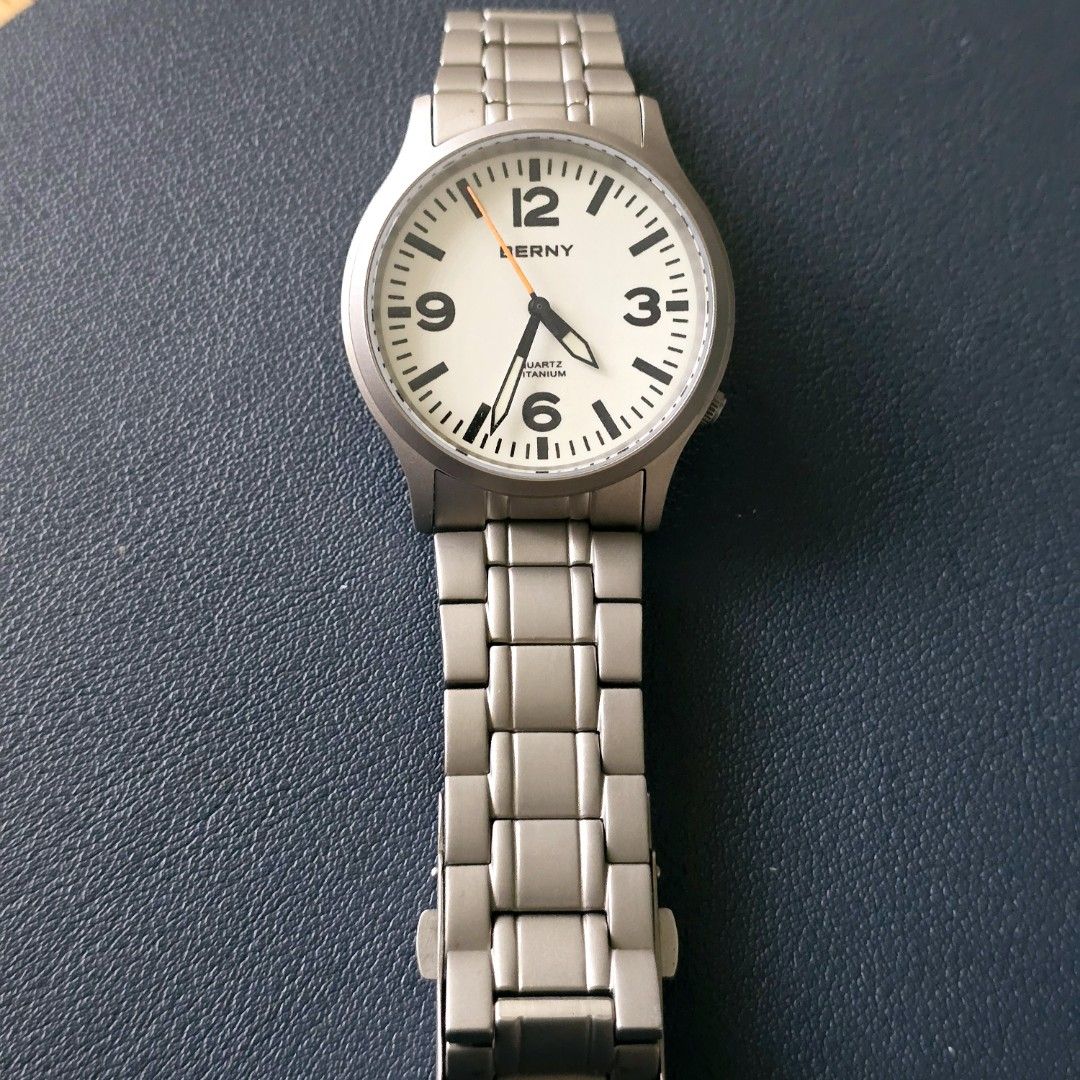Luminous wristwatch shop
