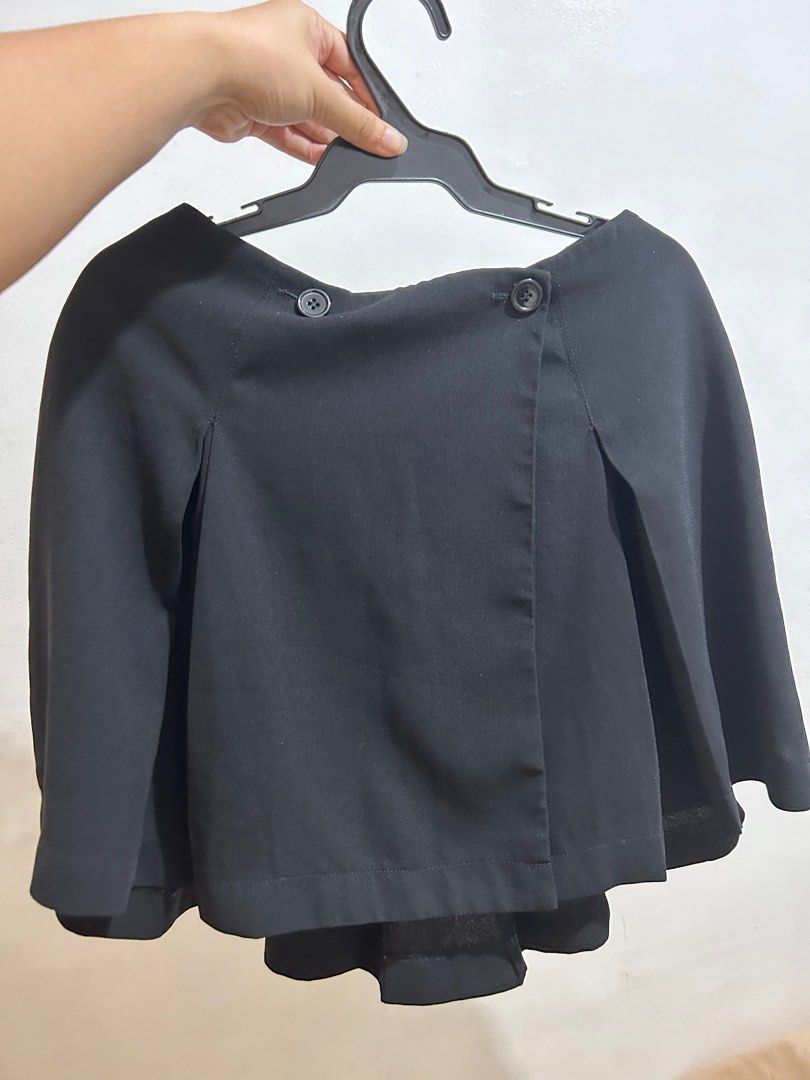 Black mini skirt (Category: Skirts) located in Paranaque City. Submitted by closedcycle (Listing ID 1306653989, Image 1). Description: Price negotiable if you will get two or more items .