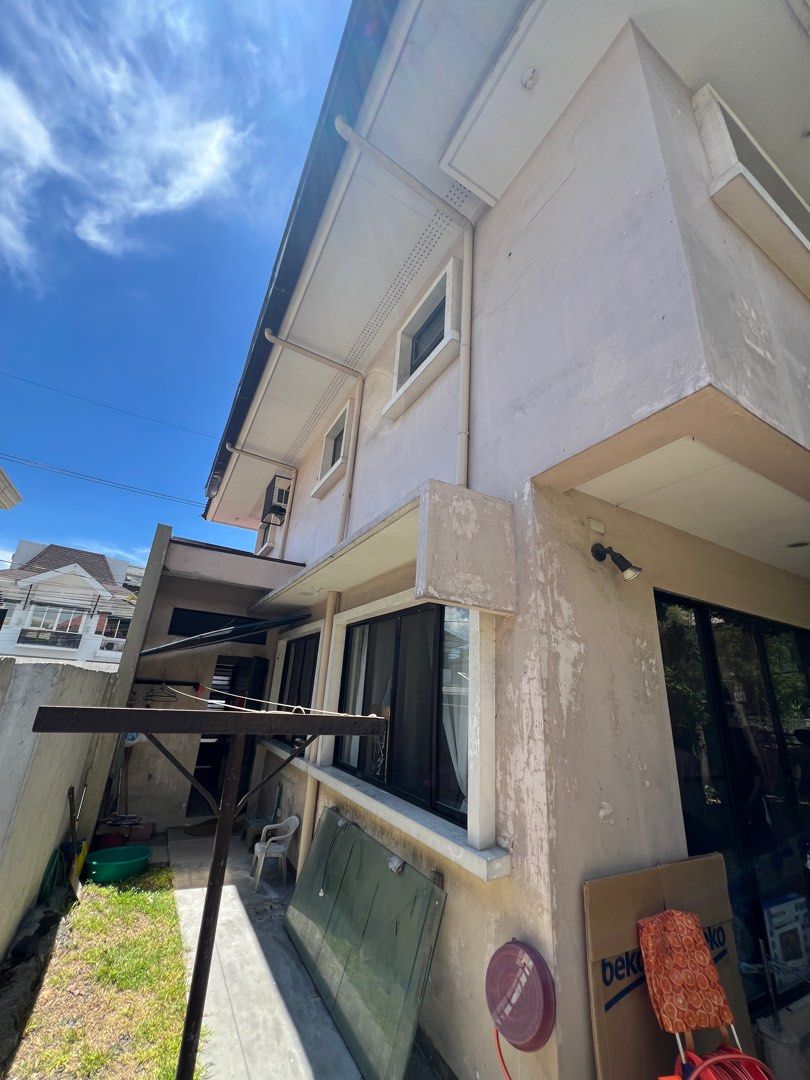 St Ignatius (Category: House & Lot) located in Taguig. Submitted by brokerhanstaneo_09178038728 (Listing ID 1306705669, Image 3). Description: St. IGNATIUS beside White Plains Lot size: 294 sqm Floor area: 210 sqm 4 BR 2 car garage.