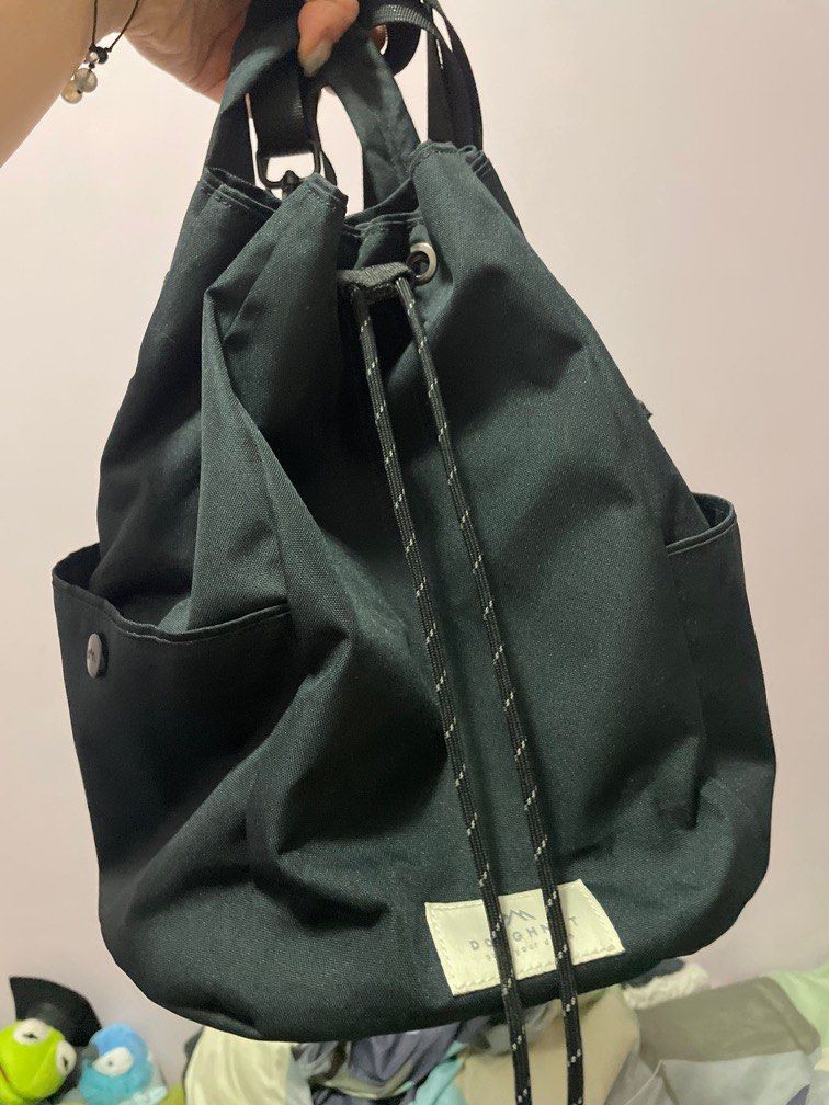 Doughnut Sonoma 15L Backpack black, 女裝, 手袋及銀包, 背囊- Carousell