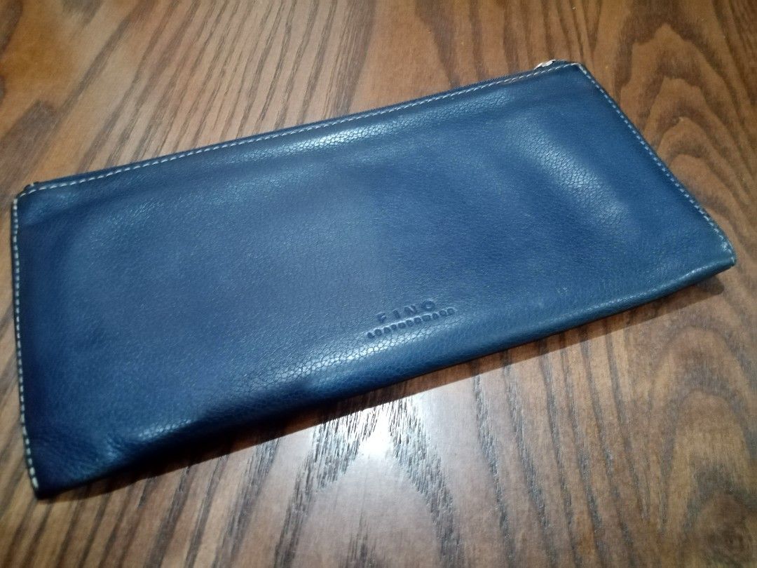 Fino Leatherware Wallet (Category: Wallets & Card holders) located in Cebu City. Submitted by maksipreloveditems (Listing ID 1306706551, Image 2). Description: With Folds, Press Marks, Stains from Rugby (Factory) please see photos Measurement: If closed: L = 9.50 inches W = 1 inches H = 4.50 inches.