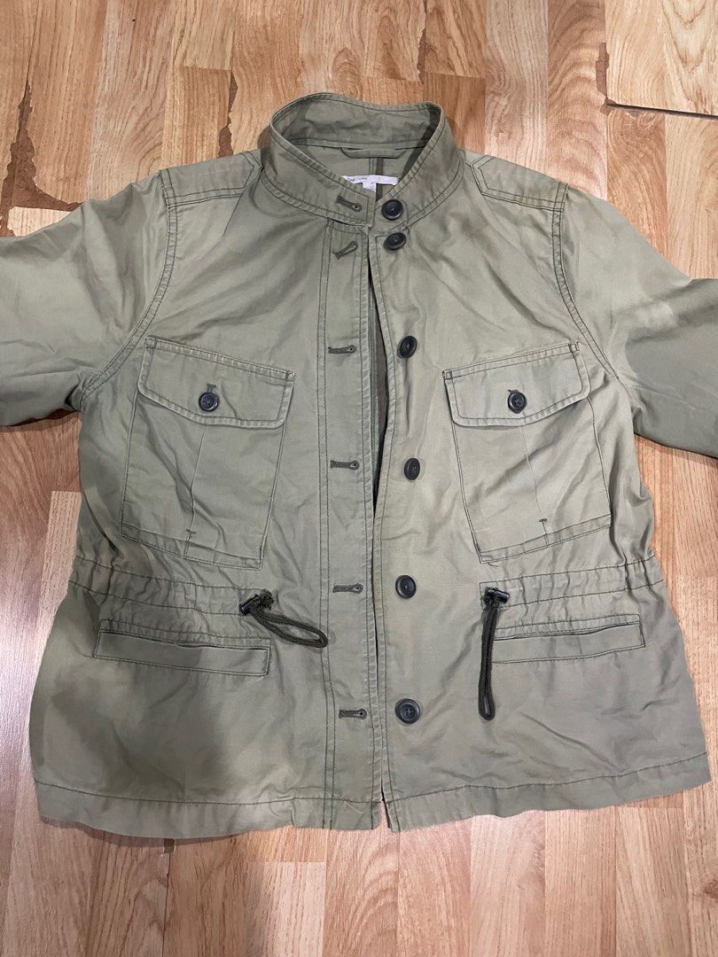 GAP Jacket (Category: Activewear) located in Putrajaya. Submitted by kyriewest (Listing ID 1306648333, Image 1). Description: Pit 22 Length 24.5.