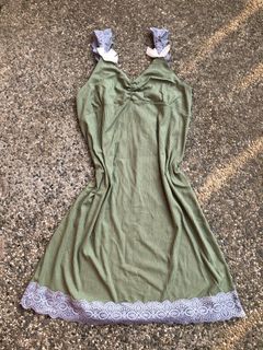 Green lace midi dress