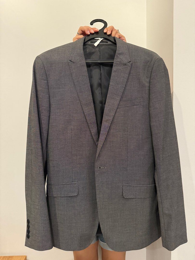 H&M outer jacket (Category: Coats, Jackets and Outerwear) located in Singapore. Submitted by natstan7177 (Listing ID 1306642950, Image 1). Description: Worn only once and dry cleaned.