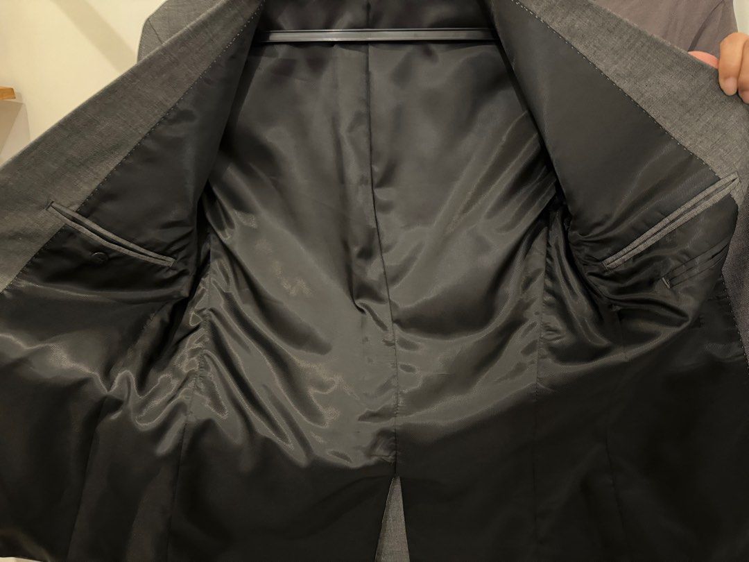 H&M outer jacket (Category: Coats, Jackets and Outerwear) located in Singapore. Submitted by natstan7177 (Listing ID 1306642950, Image 2). Description: Worn only once and dry cleaned.