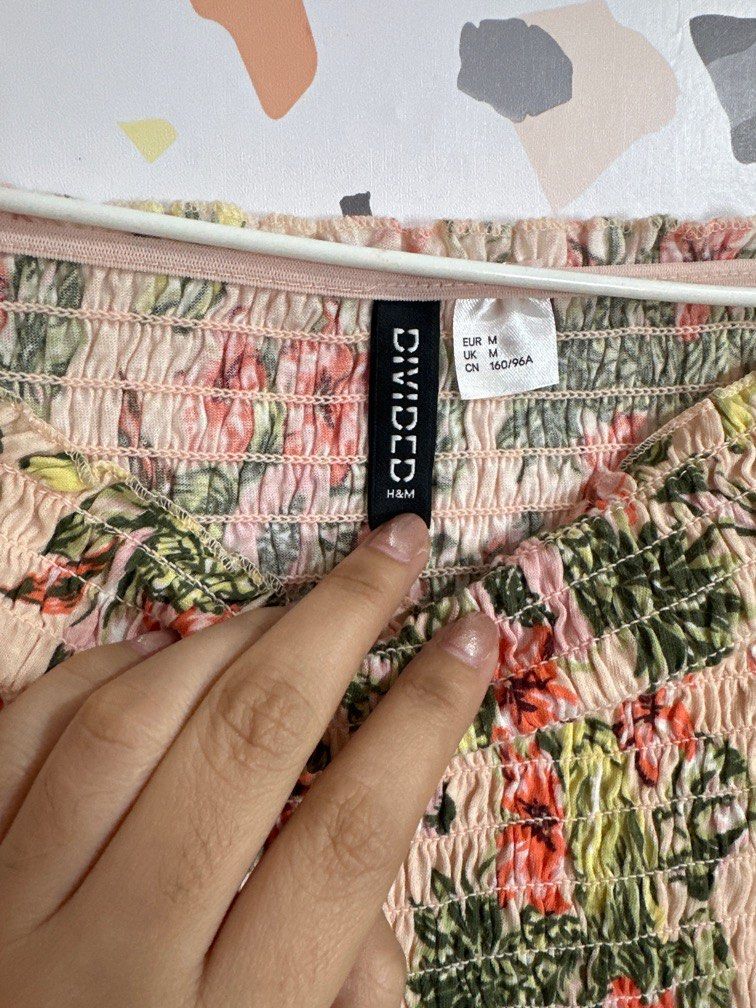 H&m Rushed floral off shoulder top (Category: Blouses) located in Makati City. Submitted by truthfairy (Listing ID 1306701590, Image 2). Description: Medium on tag but can also fit small stretchable Not faded .