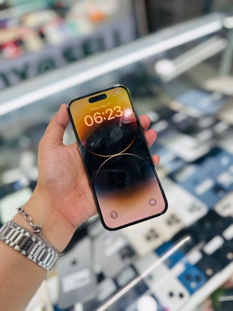 Iphone 14 Pro 128gb 98bh globelocked no issues ntc approved (Category: iPhone 14 Series) located in Pasig City. Submitted by najihahtelecomshop2018 (Listing ID 1306547705, Image 3). Description: OPEN FOR SWAP/SELLING: 🔸WE BUY AND SELL ANY KINDS OF GADGETS ( Pass sa Old Model ) 🔸 ‼️TAKENOTE: PASS SA MGA SCAMMERS | THIRD PARTY )‼️ Quick Specs: ⤵️ (ONHAND) iPhone 14 Pro 128 ( other GB are also available) 98% Battery Health ( Higher BH are availabl