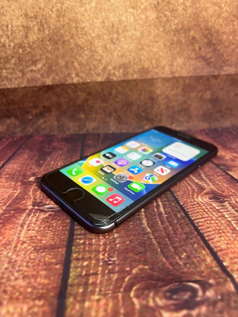 IPHONE 8 (Category: iPhone 8 Series) located in Quezon City. Submitted by mubrogadgets (Listing ID 1306638402, Image 1). Description: SUPER SALE!!!🏖🏖☀️☀️ 🔥🔥🆕️IPhone 8 64gb ❤️❤️ 💸👌👉4500₱ only 📌note: issue small cravk glass 💯No other issue 👍no history of repair or issue ➡️Super linaw ng both camera ➡️Flagship Phone ➡️GAMING PHONE AND CAMERA PHONE ➡️HIGH QUALITY DISPLAY ➡️HIGH QUALITY PERFORMANCE ⏬️⏬️⏬️ QUICK SPECS ⏬️⏬️⏬️ • 64gb • good tr