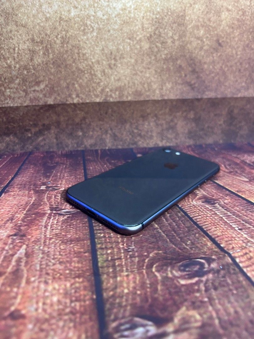 IPHONE 8 (Category: iPhone 8 Series) located in Quezon City. Submitted by mubrogadgets (Listing ID 1306638402, Image 2). Description: SUPER SALE!!!🏖🏖☀️☀️ 🔥🔥🆕️IPhone 8 64gb ❤️❤️ 💸👌👉4500₱ only 📌note: issue small cravk glass 💯No other issue 👍no history of repair or issue ➡️Super linaw ng both camera ➡️Flagship Phone ➡️GAMING PHONE AND CAMERA PHONE ➡️HIGH QUALITY DISPLAY ➡️HIGH QUALITY PERFORMANCE ⏬️⏬️⏬️ QUICK SPECS ⏬️⏬️⏬️ • 64gb • good tr