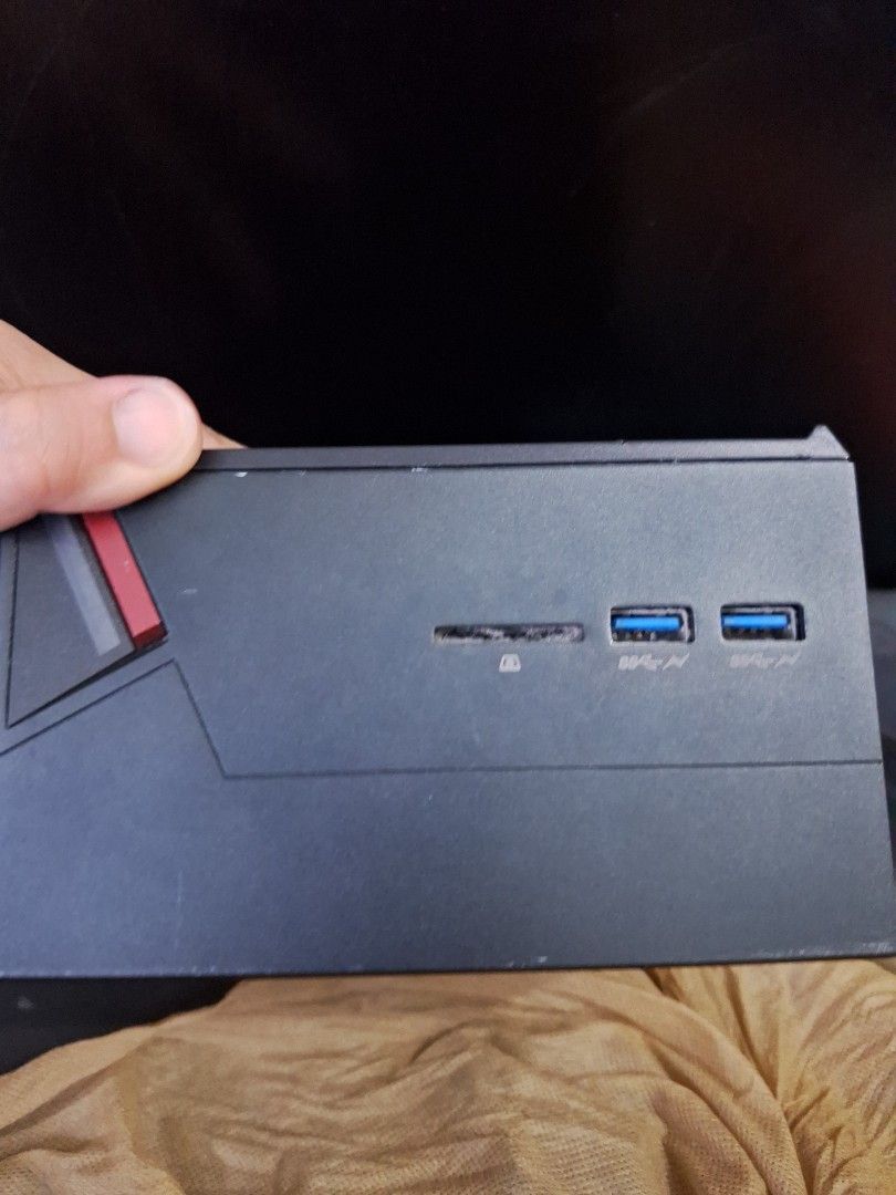 Monitor with small cpu (Category: Monitor Screens) located in Manila. Submitted by shopamanila (Listing ID 1306524395, Image 3). Description: acer brand pre loved.