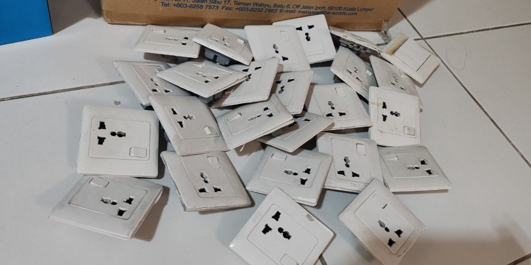 Multi Universal Wall Socket 13A (Category: Electrical, Adaptors & Sockets) located in Kuala Lumpur. Submitted by lyscmy2000 (Listing ID 1306646161, Image 2). Description: - Removed from display home - Can self select the unit from stocks(over 100 units) - Minimum purchase is 5 units - Self collect at Sg Besi Mrt Station.