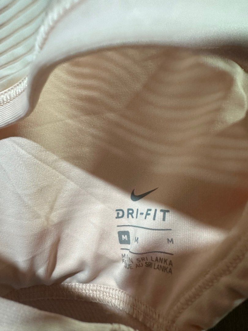 Nike sportsbra preloved (Category: Activewear) located in Iloilo. Submitted by stellas21 (Listing ID 1306660463, Image 3). Description: Nike sports bra Size medium Color : peach .
