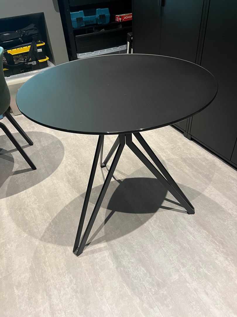 Round Table (Category: Tables & Sets) located in Singapore. Submitted by nyc79 (Listing ID 1306537089, Image 1). Description: Lightly used table. Can be used for office and home. Nice design Tempered Glass Top..
