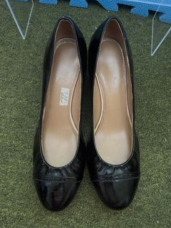 Salvatore Ferragamo Black Patent Shoes sz 38
