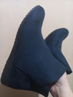 S&H Jenz Slip-on Suede Ankle Boots (size 6 / 37)