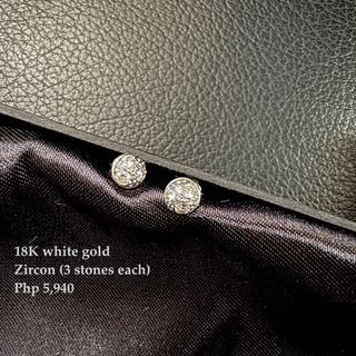 Stud white gold earrings (Fixed price)