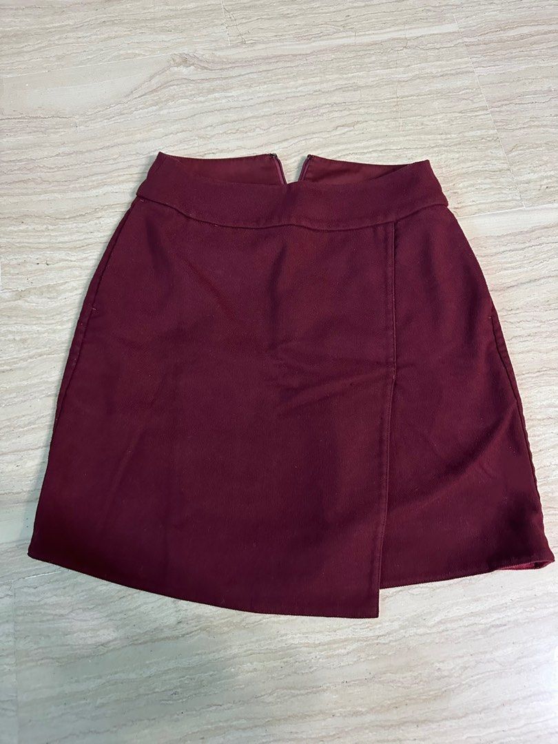 Uniqlo maroon skirt on sale