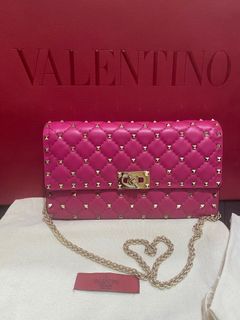(Category: ) located in . Submitted by abluxebrands (Listing ID 1306700756, Image 1). Description: .