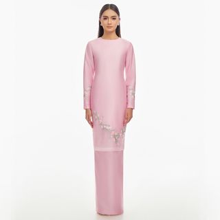 (Category: ) located in . Submitted by Clearingwardrobe (Listing ID 1306606413, Image 1). Description: .