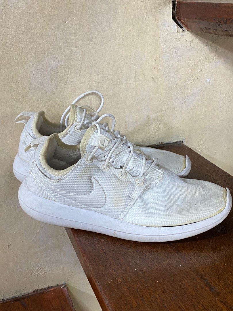 nike white rubber shoes