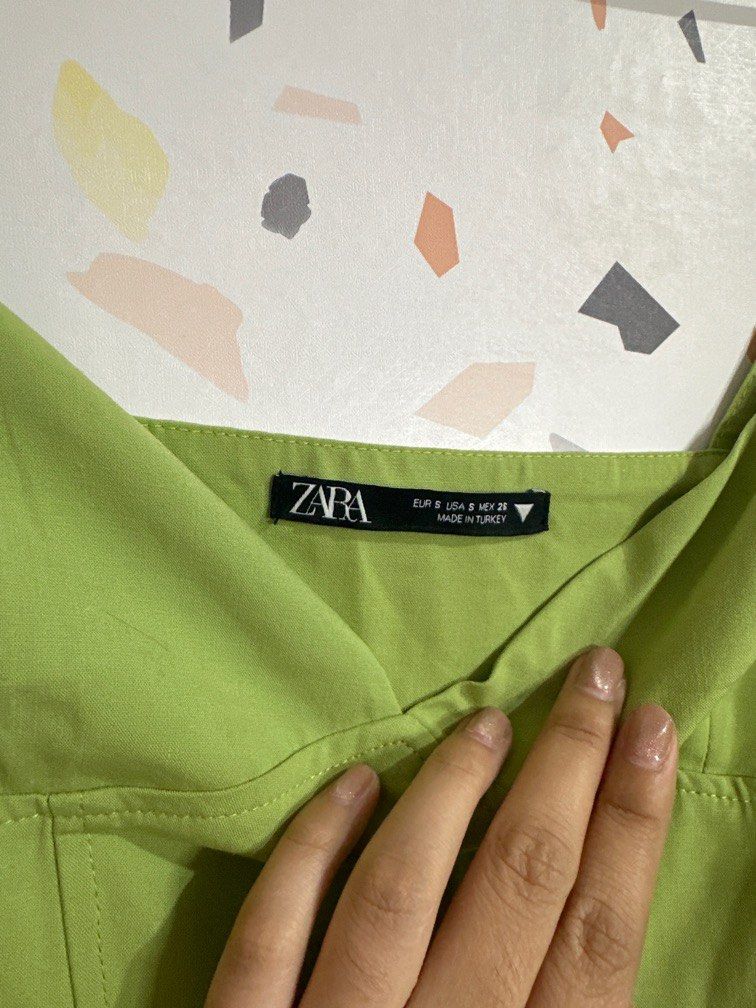 Zara green boned corset top (Category: Blouses) located in Makati City. Submitted by truthfairy (Listing ID 1306701107, Image 3). Description: Still like new condition used once not faded has a working side zipper flattering sweet heart neckline Love this one but ut doesn’t fit me anymore.