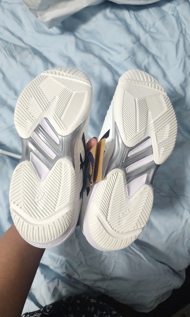ASIC SOLUTION SPEED FF 2 TENNIS SHOES Size 7.5(US) (Category: Sneakers) located in Singapore. Submitted by geljacobo (Listing ID 1309826259, Image 2). Description: bought on sale so unable to return ASIC SOLUTION SPEED FF 2 TENNIS SHOES Size 7.5(US).