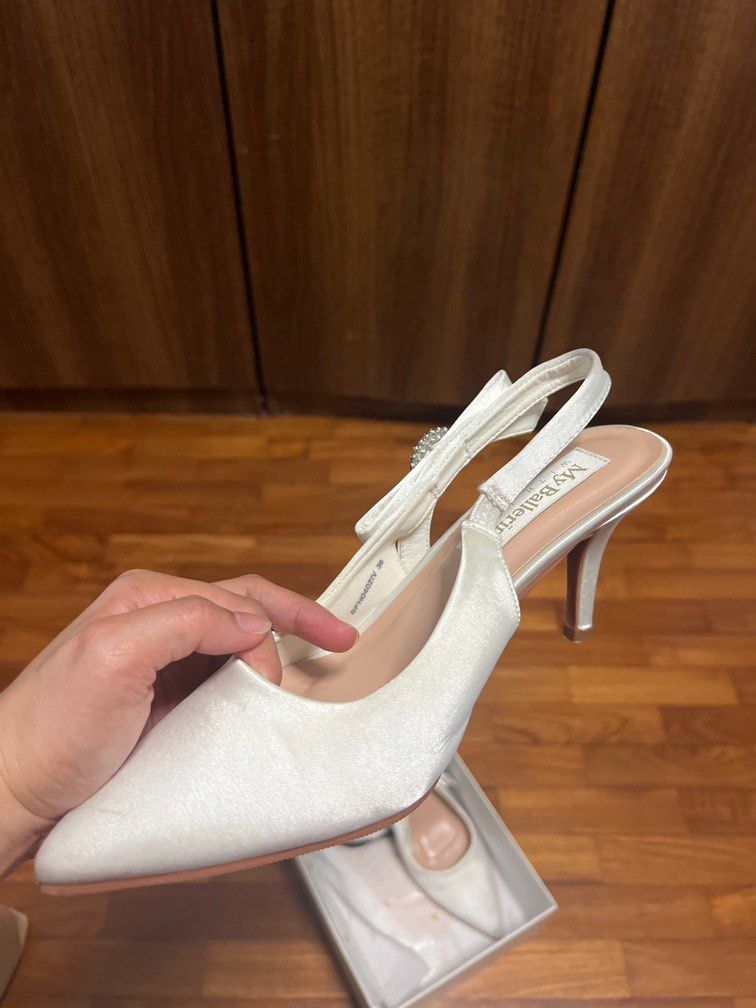 Bridal shoes (Category: Heels) located in Singapore. Submitted by fer2828 (Listing ID 1309755694, Image 1). Description: Selling my bridal shoes used once..