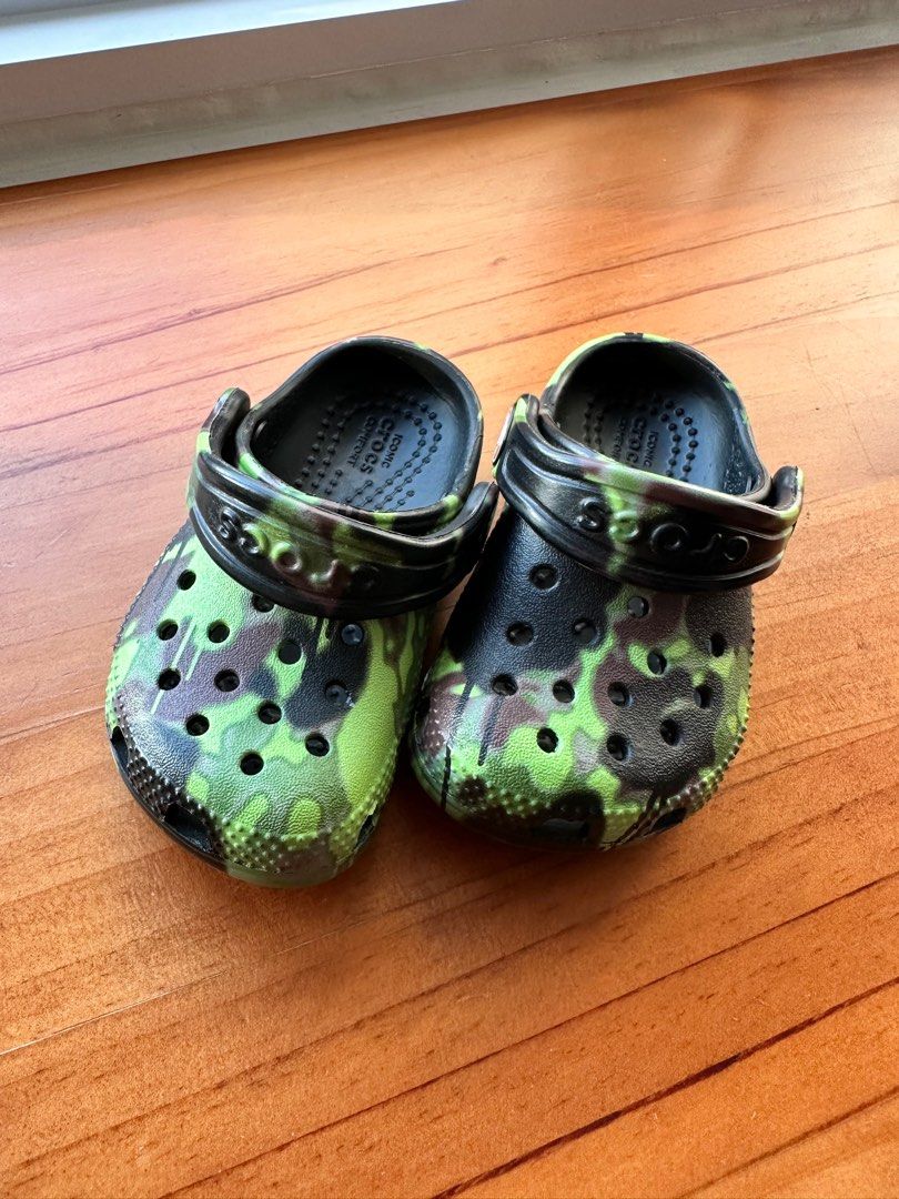 Infant camo crocs shop
