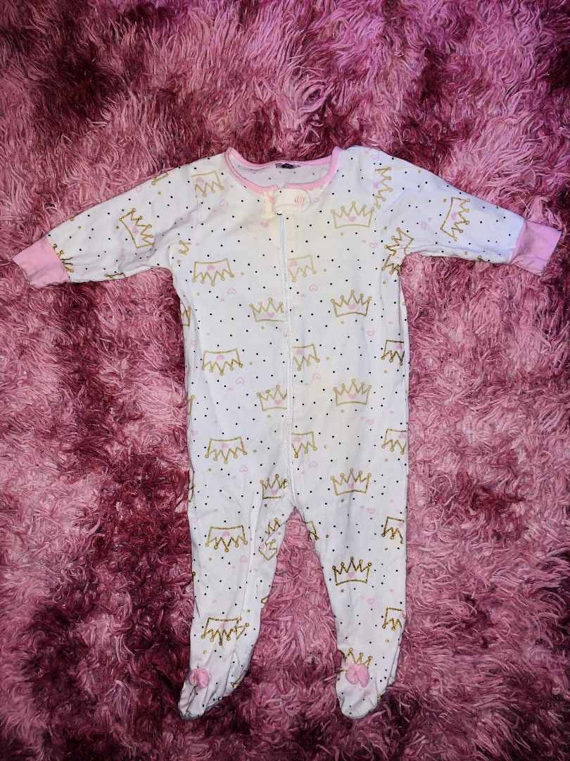 GERBER Crown Frogsuit (Category: Babies & Kids Fashion) located in Daraga. Submitted by rpnzlmrjllhz (Listing ID 1309801204, Image 1). Description: .