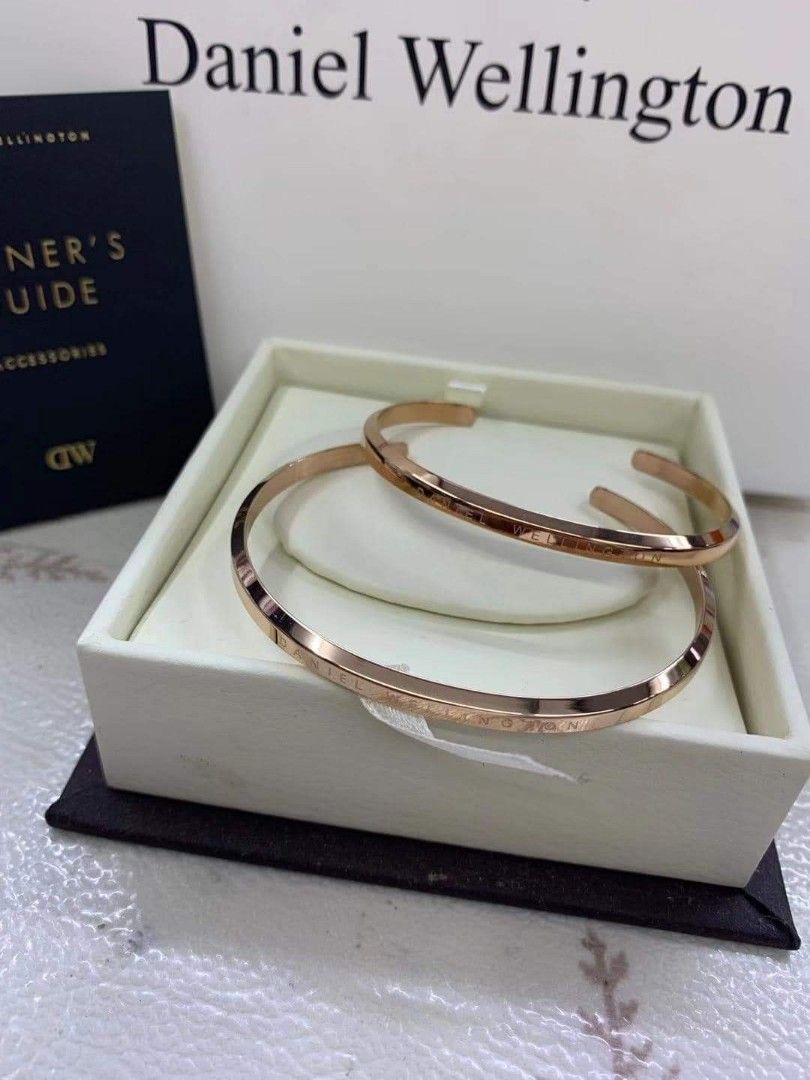Daniel Wellington couple bangle Men s Fashion Watches Accessories Jewelry on Carousell