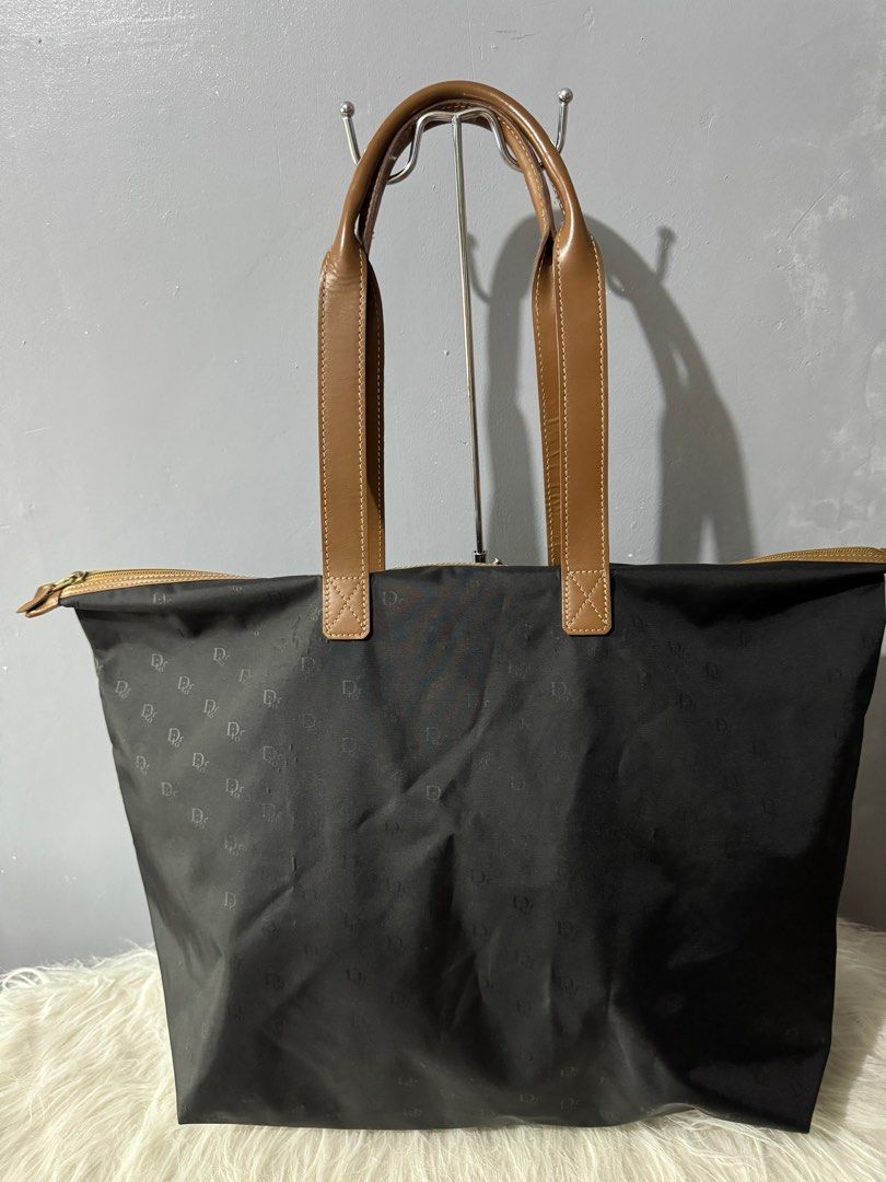 DIOR TOTE (Category: Luxury Bags & Wallets) located in Las Pinas. Submitted by CocoBebeBeautiQ (Listing ID 1309727879, Image 1). Description: AUTO PASS TO LOW BALLER‼️ AUTO PASS TO LOW BALLER‼️ DIOR TOTE NORMAL SIGNS OF USAGE PLEASE CHECK PHOTOS CAREFULLY.