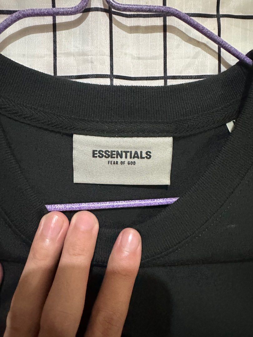 Essentials Tee (Category: Tshirts & Polo Shirts) located in Singapore. Submitted by DamianDesmond (Listing ID 1309757877, Image 3). Description: Authentic!!.