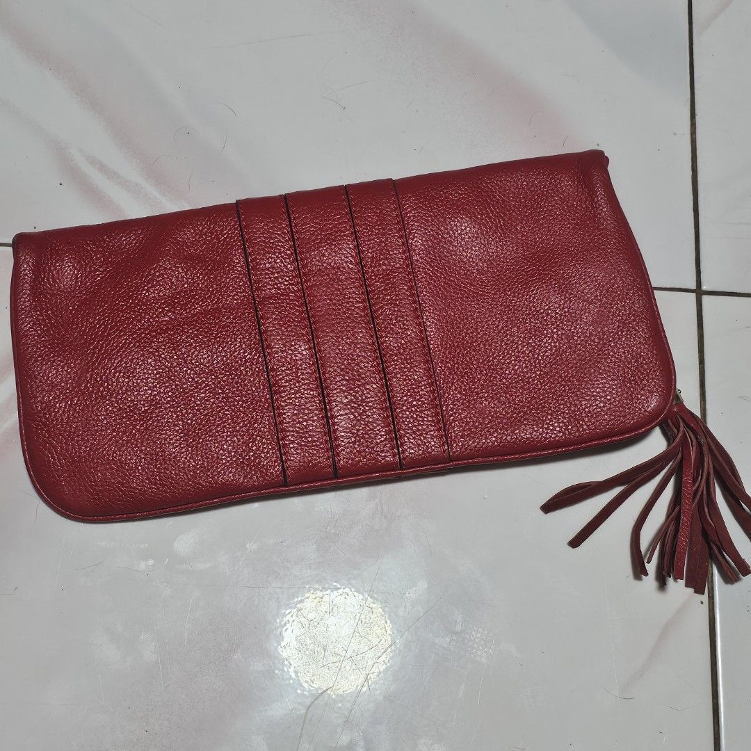 Gucci bamboo lucy leather project bag (Category: Luxury Bags & Wallets) located in Cabuyao City. Submitted by swiftdeer.ed9787 (Listing ID 1309796640, Image 2). Description: FOR SALE Note: this is considered a project bag GUCCI Leather Lucy Bamboo missing bamboo lock and sling this was thrifted bag (ANG) PRICE: 1600 PLUS SF LAST PRICE POSTED LOCATION: CABUYAO LAGUNA MEET UP SHIPPING LALAMOVE.