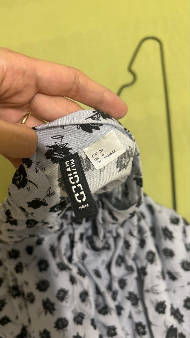 H&M midi skirt (Category: Skirts) located in Quezon City. Submitted by superchargerr (Listing ID 1309819600, Image 2). Description: .