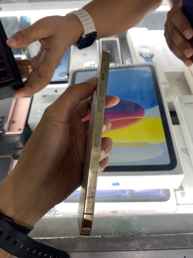 iPhone 12 pro max 256gb Openline (Category: iPhone 12 Series) located in San Juan City. Submitted by rodelmarllemit (Listing ID 1309778145, Image 3). Description: Secondhand iPhone 12 pro max Rom: 256gb Color: Gold Openline Mode of Payment: •Cash •Bank Transfer •GCash & Pamaya Installment: •Credit Card •Ggives Facebook Page: •ASHLEY & LYN •JENNY TELECOM •Cash on Delivery •Shipping •Meet Up •Trade In You can visit our Physical store in Stall numbe