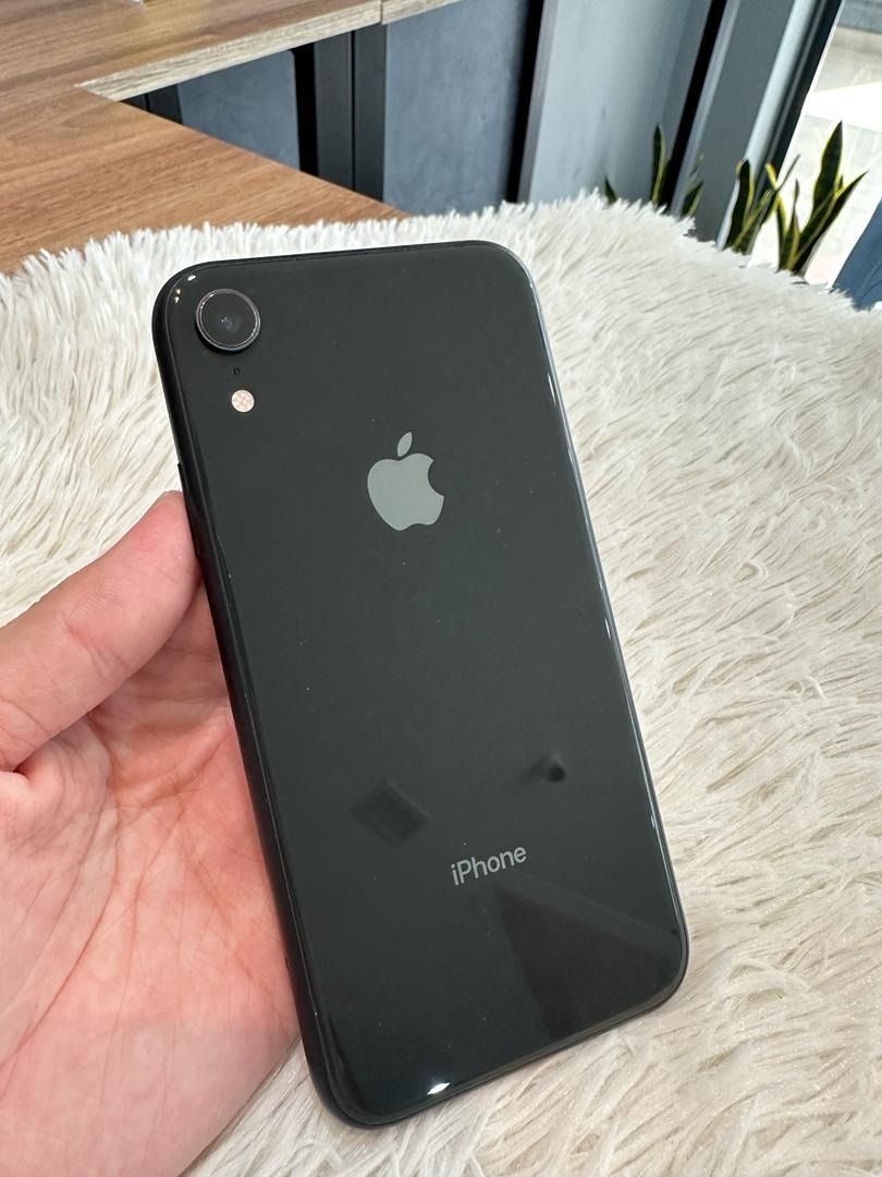 iPhone XR Black（Apple iPhone XR - Rear Housing with Small