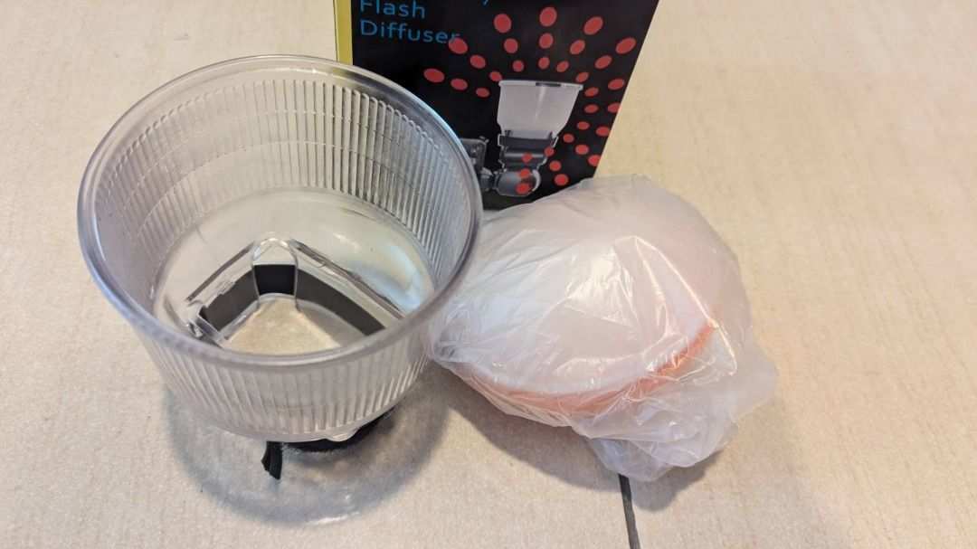 Lambency Flash Diffuser （分類：鏡頭及裝備）位於 Hong Kong。 由 marmatt 提交（商品編號 1309805418，圖片 2）。簡介： brand new。