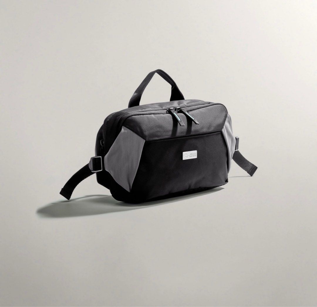 Mercedes AMG Petronas F1 Cross Body Bag - Black Official Formula One Team Bag