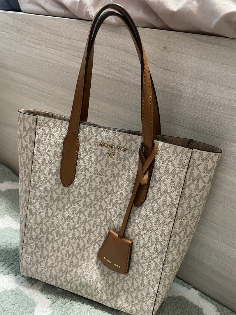 Michael Kors Women s Shoulder Bag vanilla acrn Carousell