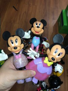 Minnie and mickey mouse figures