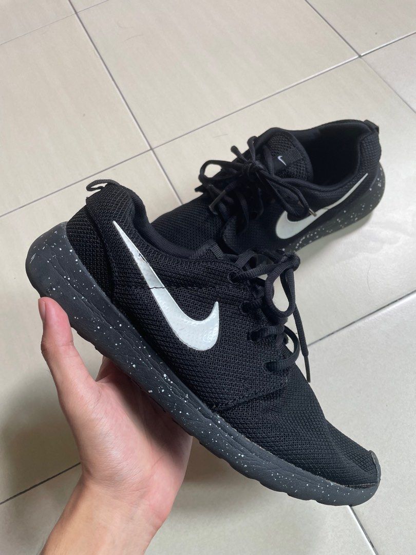 NIKE ROSHE RUN 7.5uk Men s Fashion Footwear Sneakers on Carousell