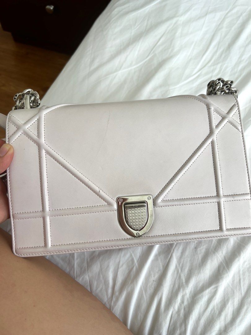 Off-White Diorama Bag (Category: Luxury Bags & Wallets) located in Calamba. Submitted by mom2girls (Listing ID 1299121767, Image 2). Description: Has slight press- marks from chain due to storage. Has light nail scratches and discoloration at the back due to rubs (but not seen naman when worn). RFS: Too many white bags so I need to declutter. Shipping c/o Buyer.
