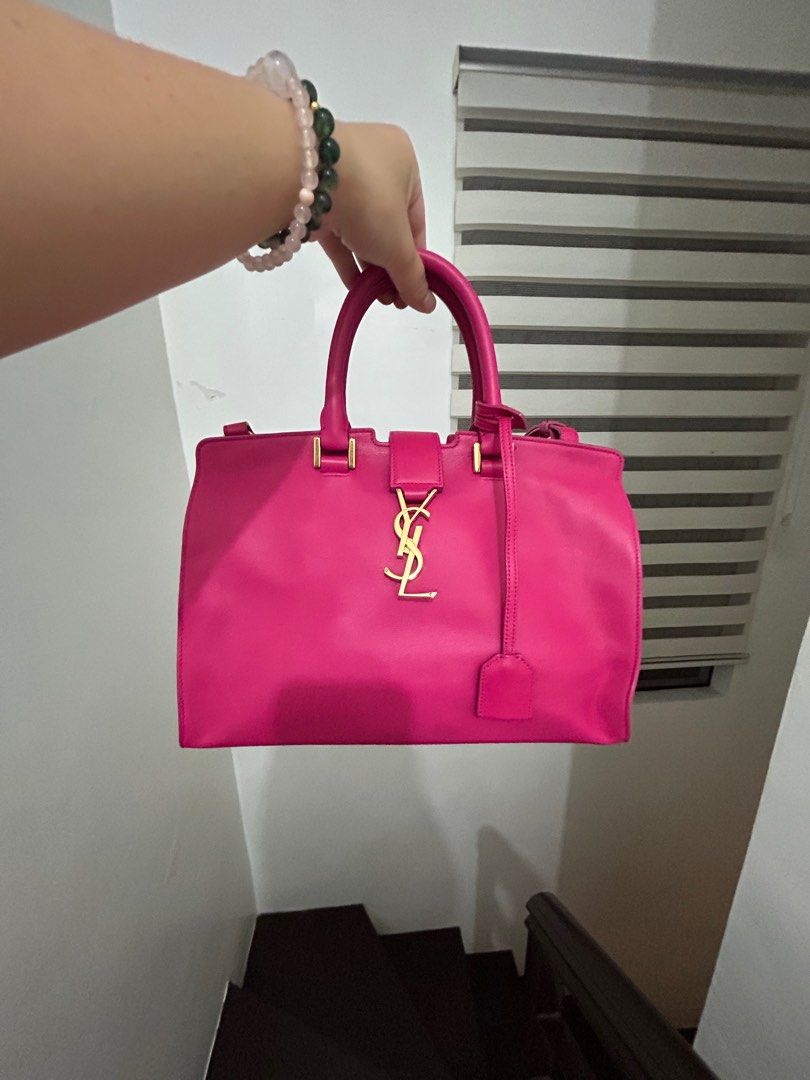 Saint Laurent Monogram Cabas (Category: Luxury Bags & Wallets) located in Santa Rosa. Submitted by lbx89 (Listing ID 1309722633, Image 1). Description: Saint Laurent Monogram cabas comes with strap super nice pa .