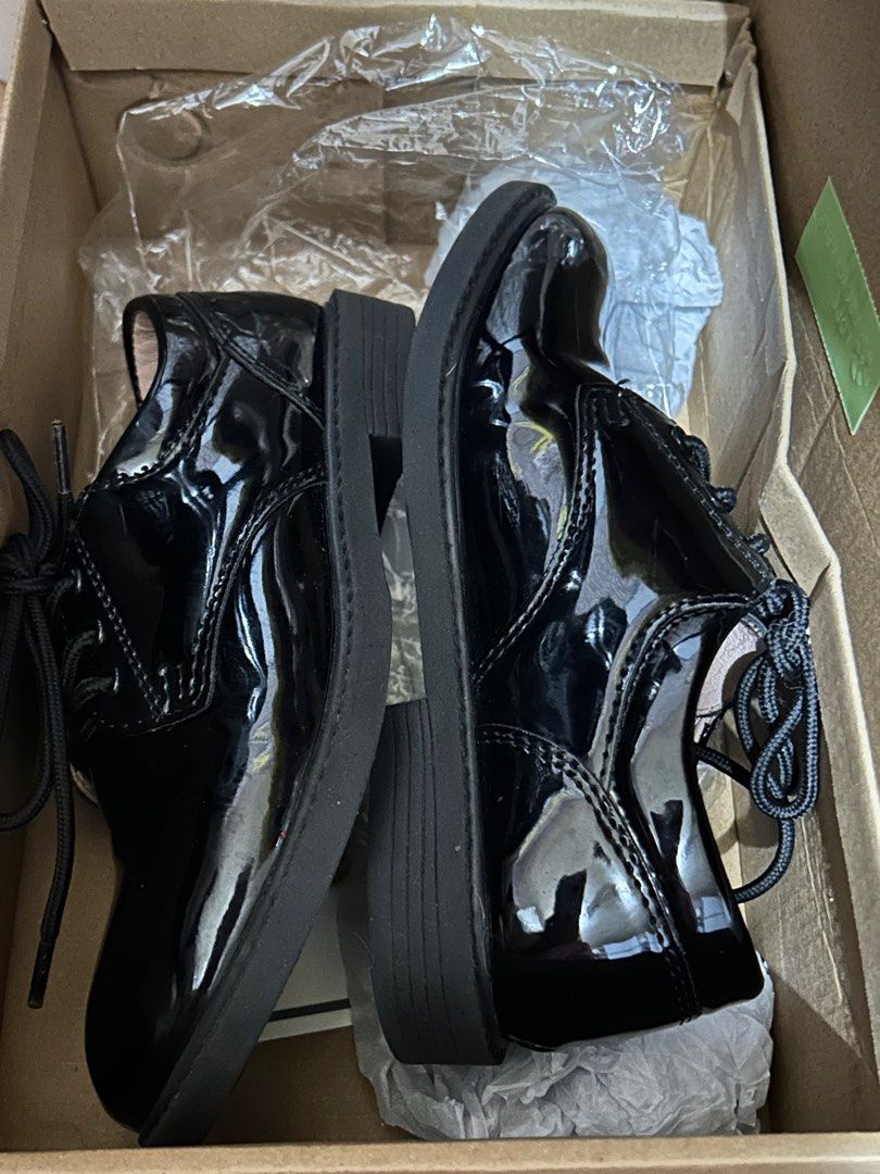 School Shoes for Kids (Category: Casual Shoes) located in Manila. Submitted by sofiatanya (Listing ID 1309725727, Image 2). Description: Size 29 sa kids. Isang beses lang nagamit sa kasal. Hindi na magagamit kasi di sila black shoes sa school. Very good condition. Good as new talaga! Location: Tondo .