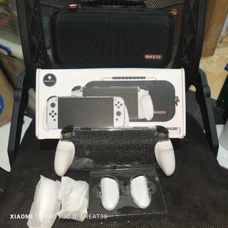 Skull & Co Max Carry and Grip Case for switch Oled White