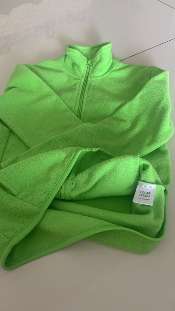 Sweater (Category: Babies & Kids Fashion) located in Singapore. Submitted by sgsg3247sg85700 (Listing ID 1309847821, Image 3). Description: See pics for details .
