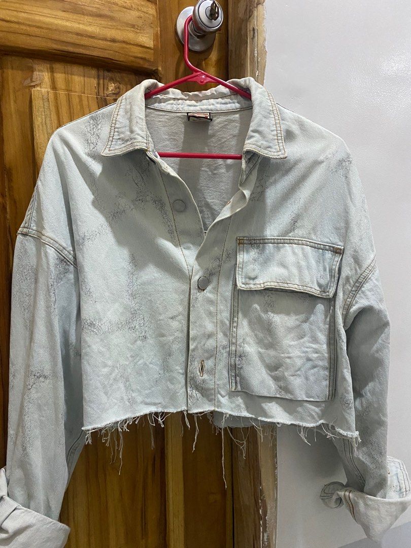 Tattered denim jacket (Category: Coats, Jackets and Outerwear) located in Caloocan City. Submitted by aneeeee_ (Listing ID 1309820618, Image 2). Description: Size M on tag but can fit up to L-XL Light denim color Design po yung parang black niya sa jacket Super nice sa actual Disclaimer: actual color may vary due to the lighting. 🥹 .