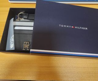 Tommy hilfiger CC holder/wallet